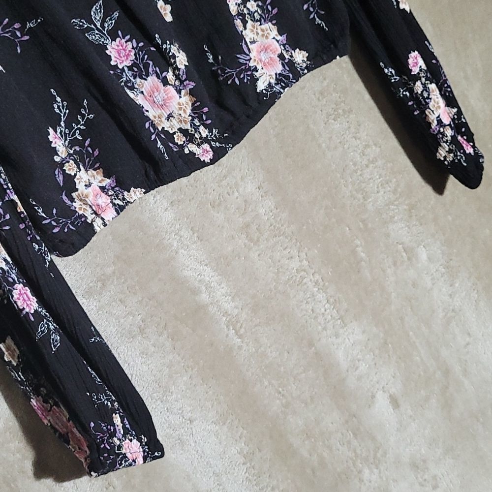 šCLEARANCEš American Rag Women'sĀ Long-sleeve CropāTop - SIZEāM - Picture 8 of 9